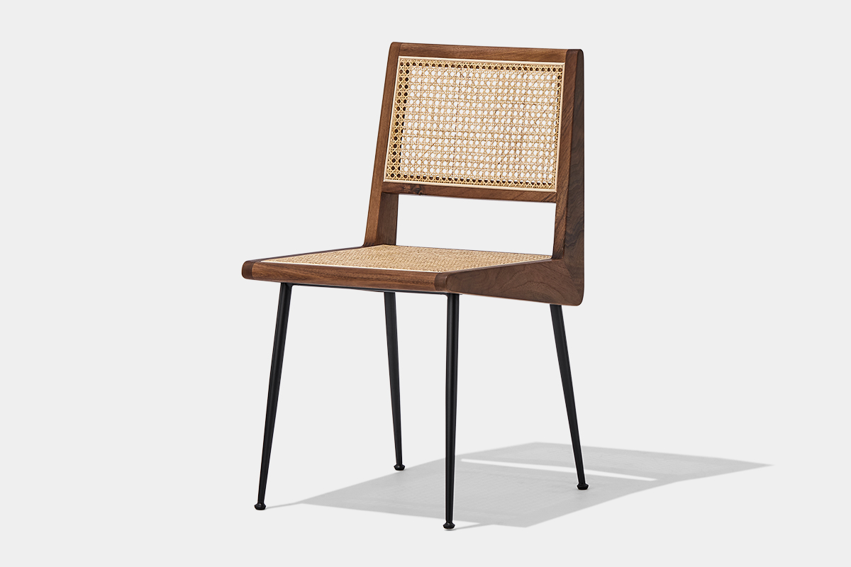 木製のレストランの椅子