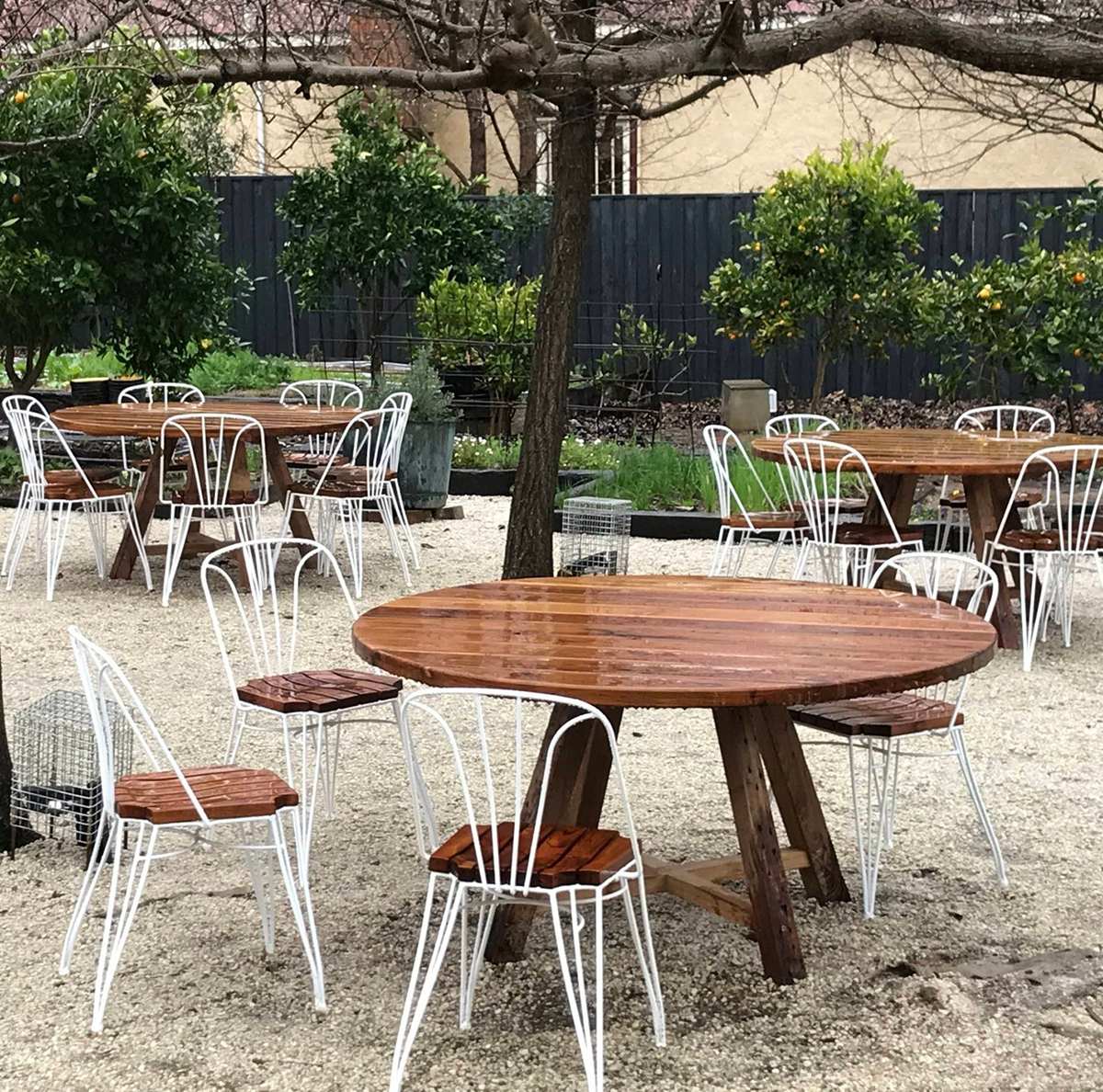 ڈیزائنر بیرونی میز اور کرسیاں
