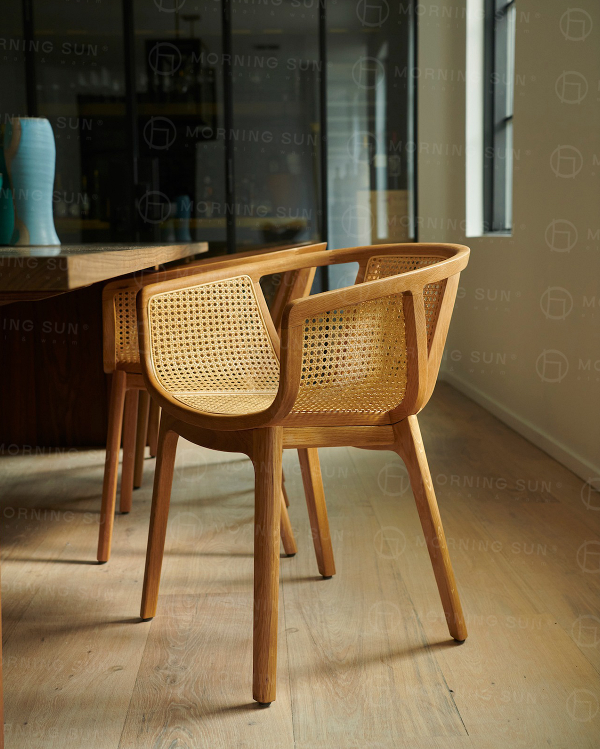 Deens design eettafel en stoelen